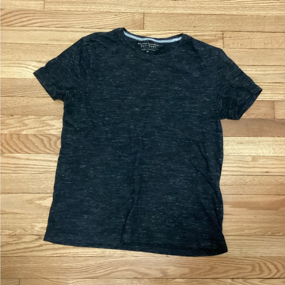 Black #vintage-like crew neck t-shirt.
